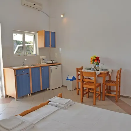 Nikos Aparthotel Laganas